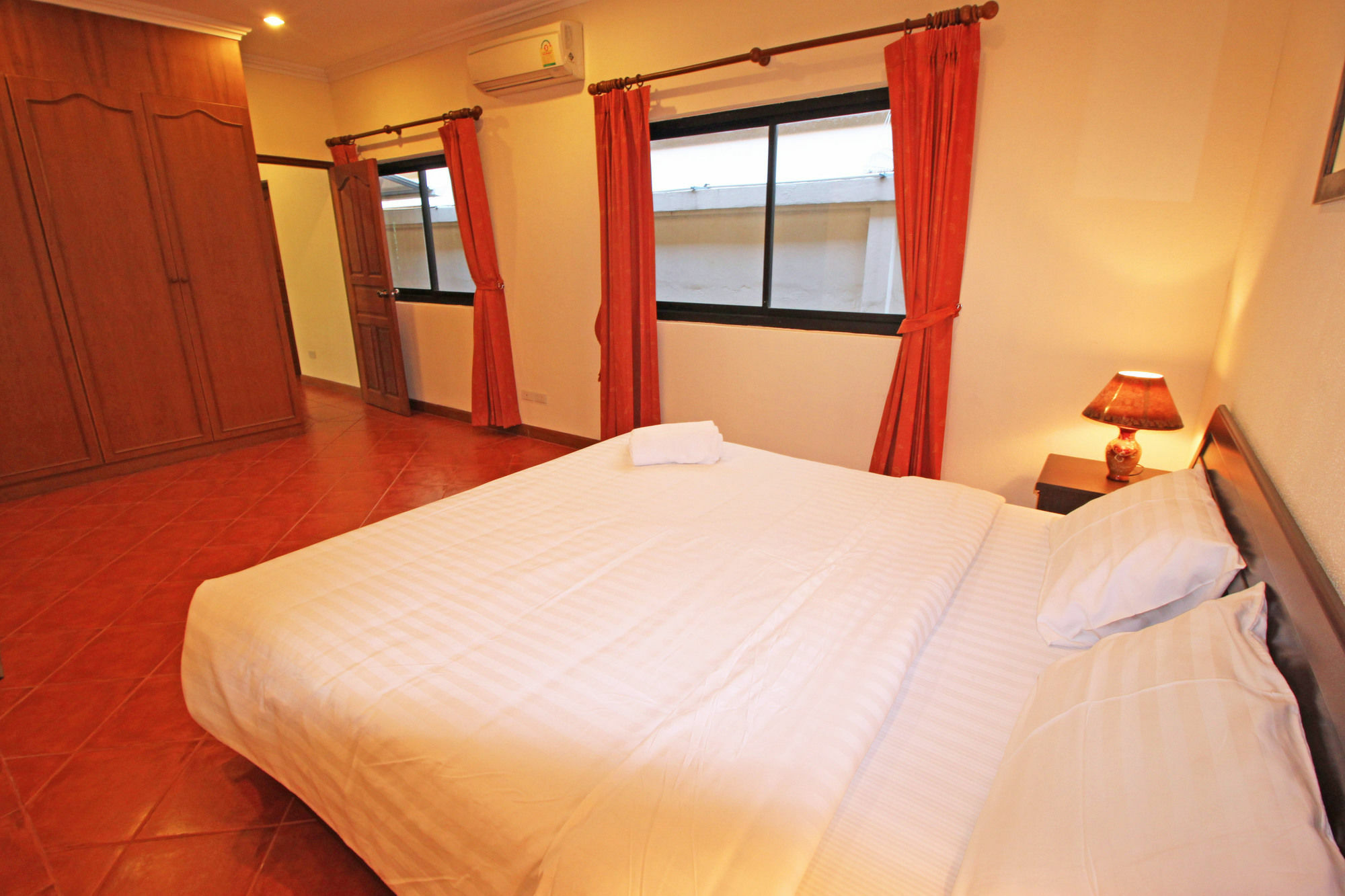 Cosy Beach Pool Villas By Pattaya Sunny Rentals Exterior photo