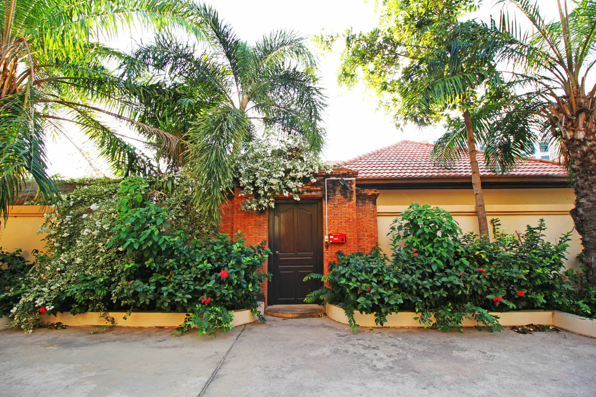 Cosy Beach Pool Villas By Pattaya Sunny Rentals Exterior photo