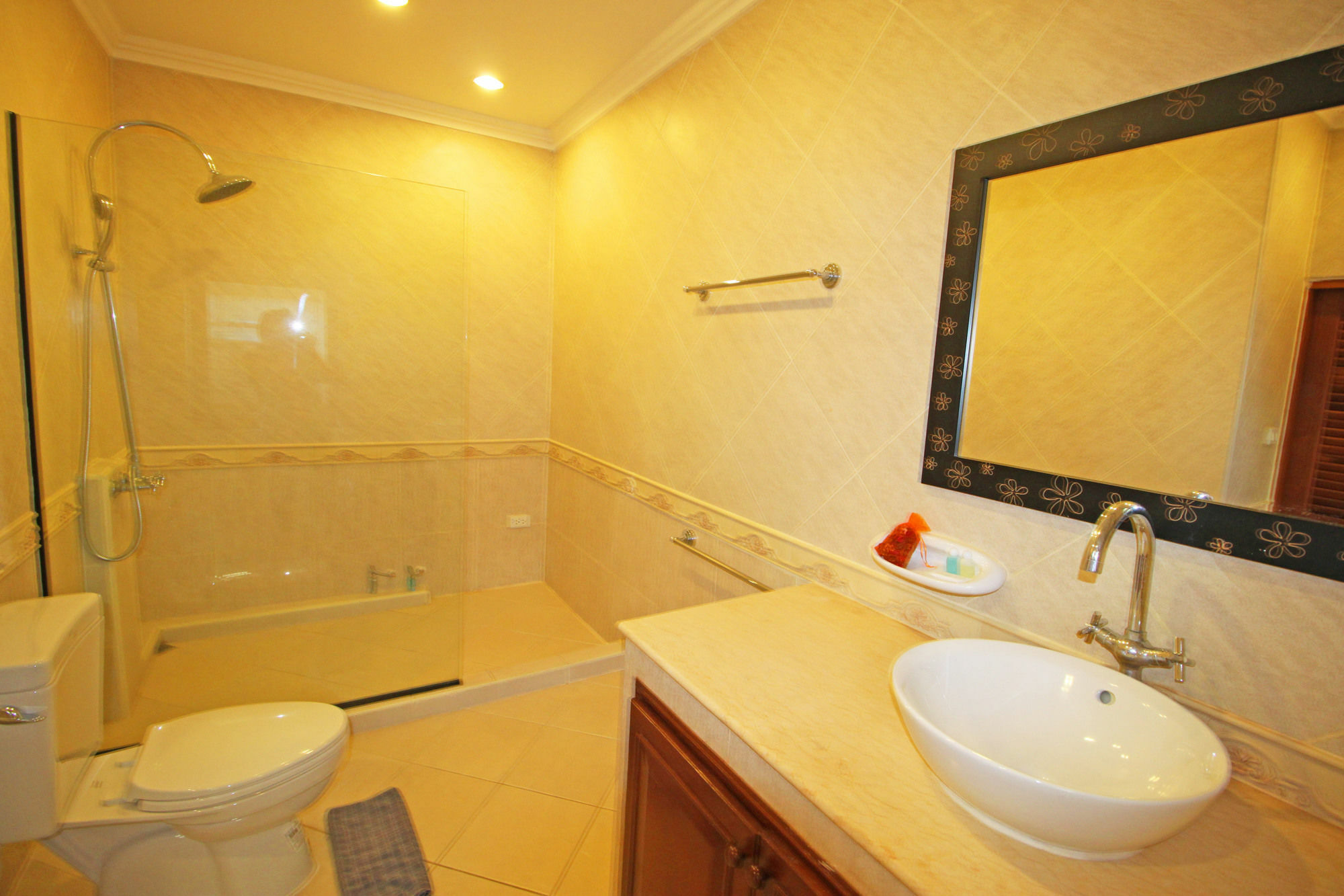 Cosy Beach Pool Villas By Pattaya Sunny Rentals Exterior photo